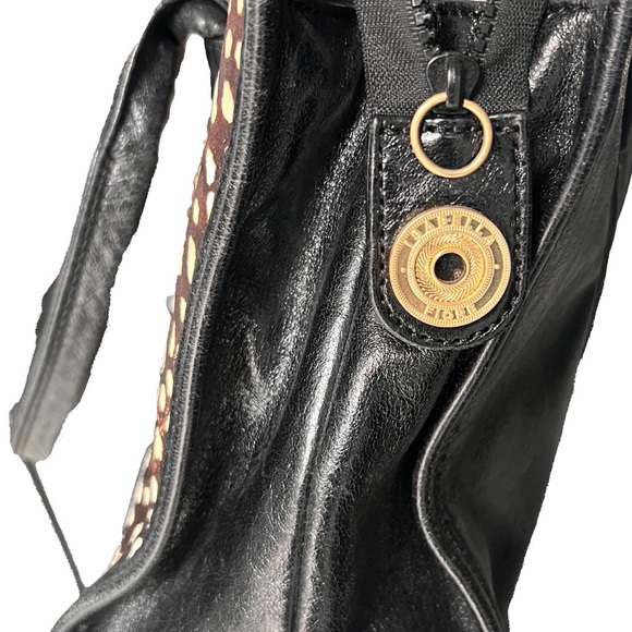 Stylish Black and Beige Tote Bag - Picture 3 of 10